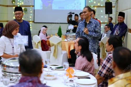 DATUK SERI DR DZULKEFLY AHMAD