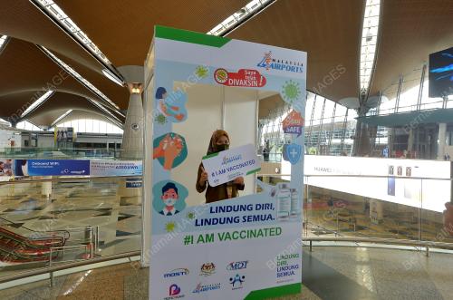 TINJAUAN PUSAT PEMBERIAN VAKSIN KLIA