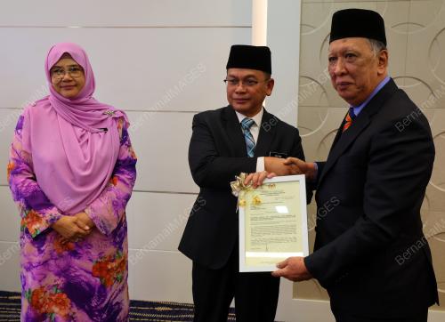 DATUK DR MOHD NA'IM MOKHTAR