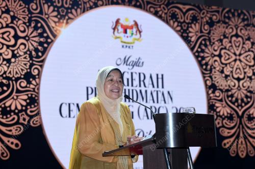 ZURAIDA KAMARUDDIN
