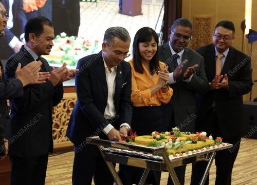 FAHMI FADZIL