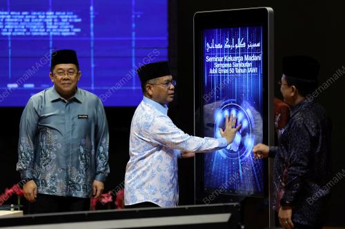 DATUK DR MOHD NA'IM MOKHTAR