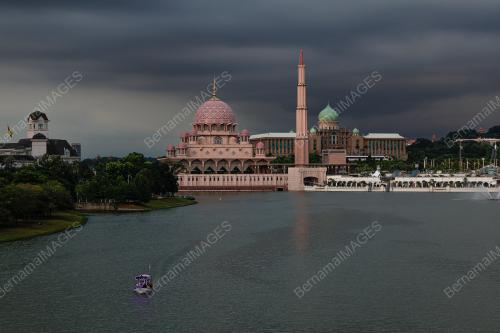 MASJID PUTRA