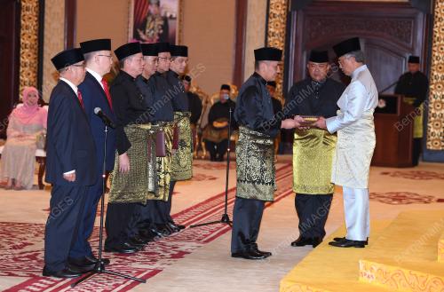 AL-SULTAN ABDULLAH RI'AYATUDDIN AL-MUSTAFA BILLAH SHAH