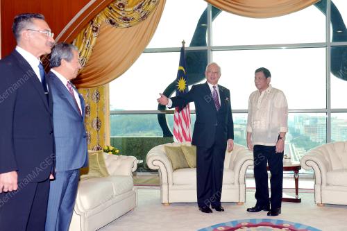 PTJ24_10112016_NAJIB_DUTERTE