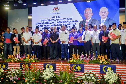DATUK SERI MAHDZIR KHALID