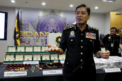 TAN SRI AZAM BAKI