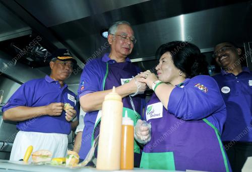 PTJ24_17032013_PURPLE_WALK