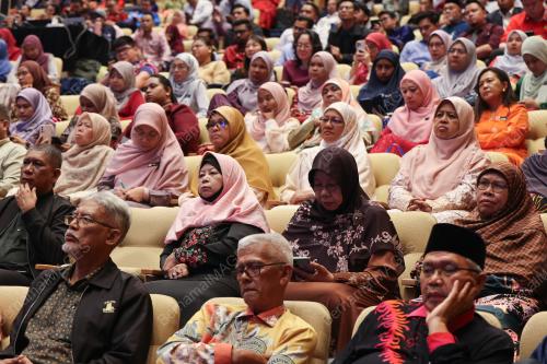 PM SESI BERSAMA PESARA GURU