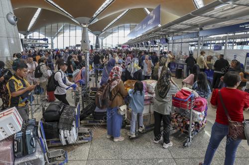PENUMPANG TERKANDAS DI KLIA