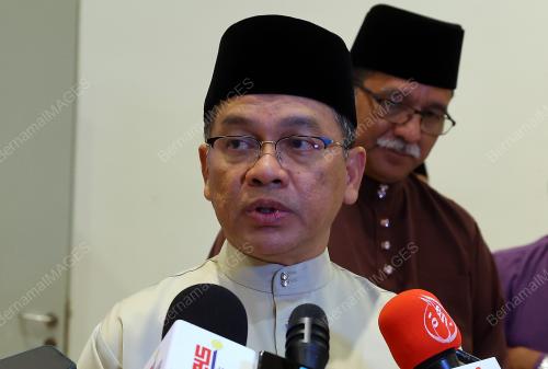 SENATOR DATUK DR MOHD NA'IM MOKHTAR