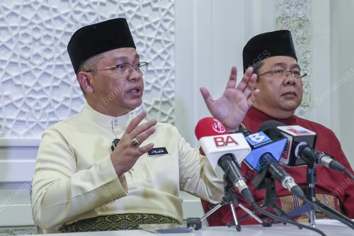 DATUK DR MOHD NA`IM MOKHTAR