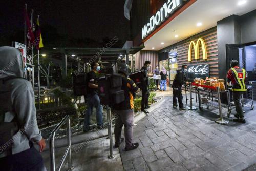PKP 2.0 PERNIAGAAN MAKANAN BEROPERASI SEHINGGA 10 MALAM