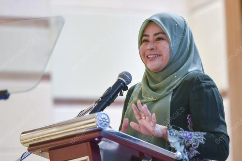 DATUK SERI DR NORAINI AHMAD