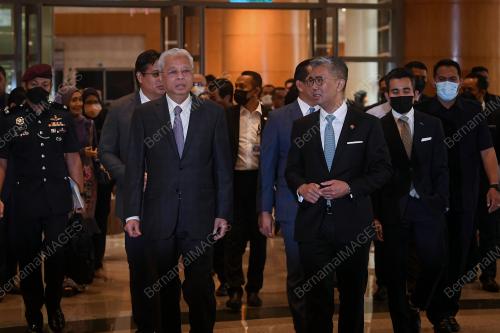 DATUK SERI ISMAIL SABRI YAAKOB