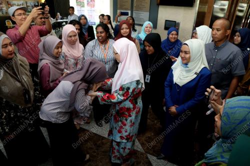 DATUK SERI DR WAN AZIZAH WAN ISMAIL