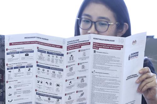 EKONOMI MADANI : MEMPERKASAKAN RAKYAT