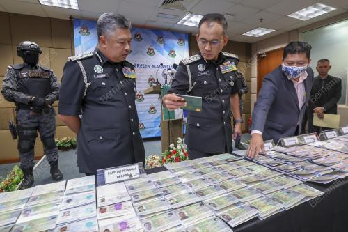 DATUK SERI KHAIRUL DZAIMEE DAUD