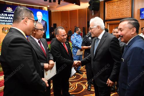 DATUK SERI HAMZAH ZAINUDDIN