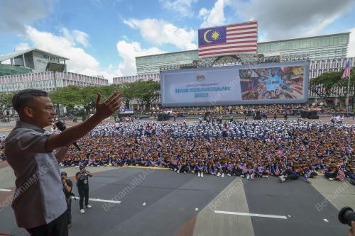 FAHMI FADZIL