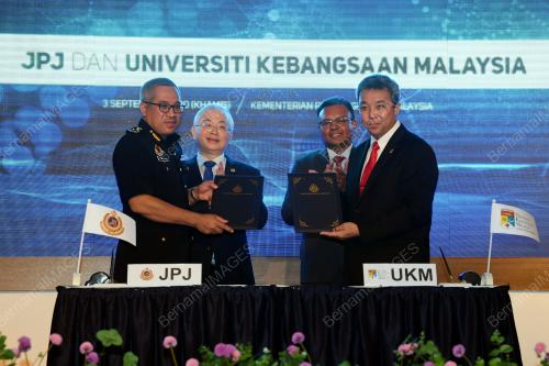DATUK SERI IR. DR. WEE KA SIONG
