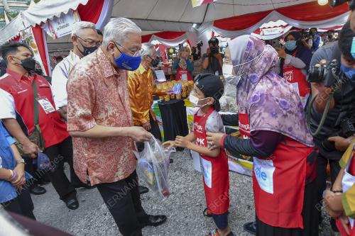 DATUK SERI ISMAIL SABRI YAAKOB