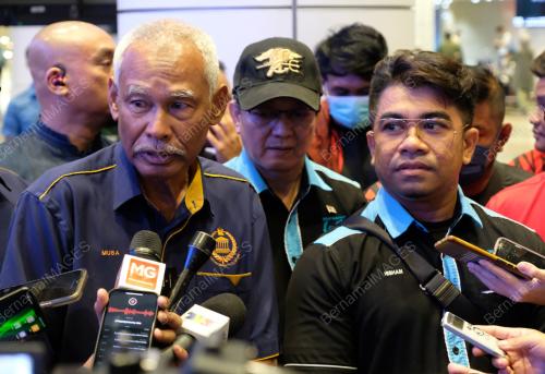 WARGANEGARA MALAYSIA TIBA DARI LAOS