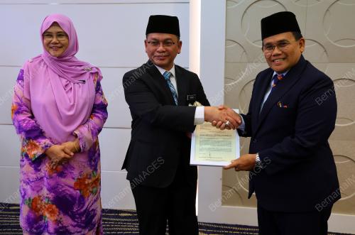 DATUK DR MOHD NA'IM MOKHTAR
