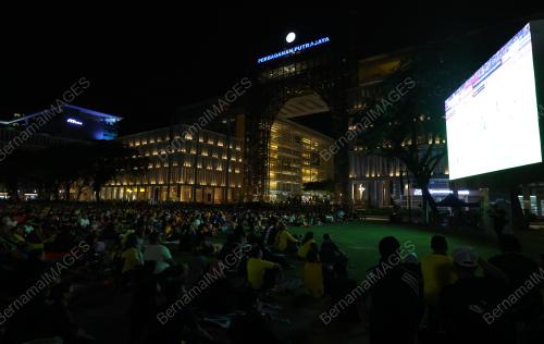 TAYANGAN SKRIN GERGASI BOLASEPAK PIALA AFF MITSUBISHI
