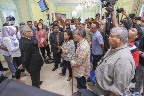 DATUK SERI ISMAIL SABRI YAAKOB