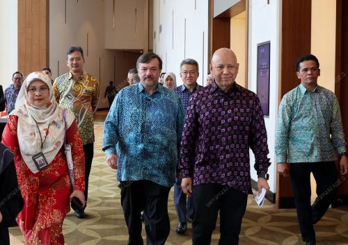 DATUK SERI AMIR HAMZAH AZIZAN