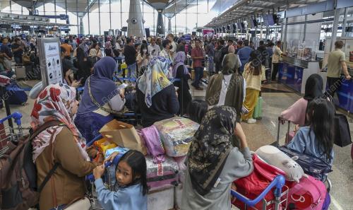 PENUMPANG TERKANDAS DI KLIA