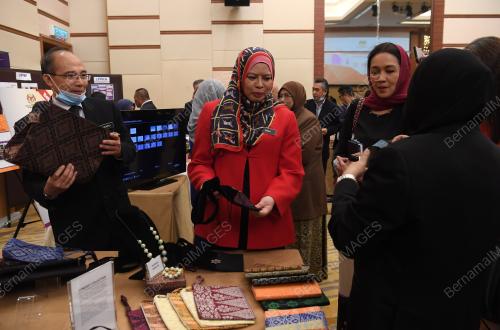 DATUK SERI RINA MOHD HARUN