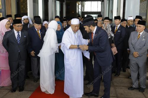 SULTAN SHARAFUDDIN IDRIS SHAH