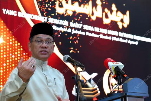 SENATOR DATUK DR MOHD NA'IM MOKHTAR