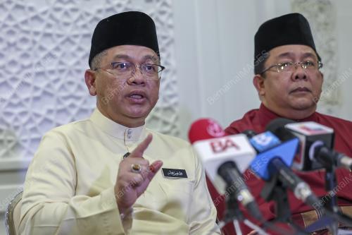 DATUK DR MOHD NA`IM MOKHTAR