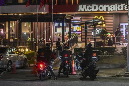 PKP 2.0 PERNIAGAAN MAKANAN BEROPERASI SEHINGGA 10 MALAM