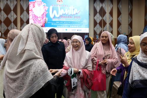 DATUK SERI DR WAN AZIZAH WAN ISMAIL