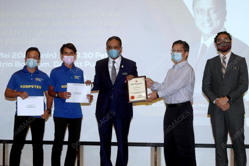 DATUK SERI REEZAL MERICAN NAINA MERICAN