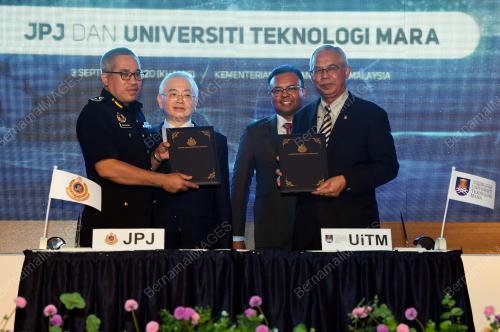 DATUK SERI IR. DR. WEE KA SIONG
