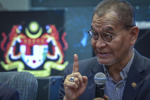 DATUK SERI DR DZULKEFLY AHMAD