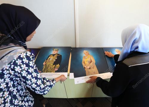 POTRET RASMI