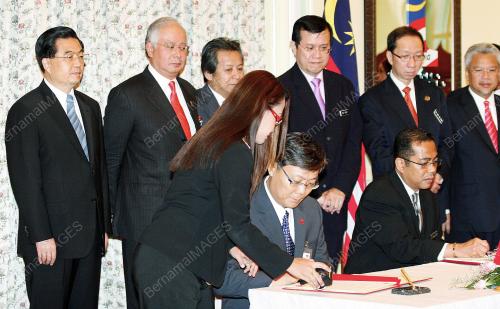 MOHD NAJIB TUN ABDUL RAZAK