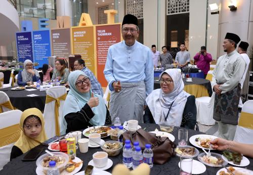 TAN SRI WAN AHMAD DAHLAN ABDUL AZIZ