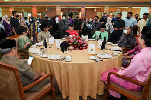 DATUK SERI ISMAIL SABRI YAAKOB