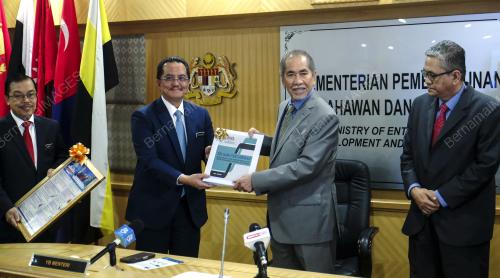 DATUK SERI DR WAN JUNAIDI TUANKU JAAFAR