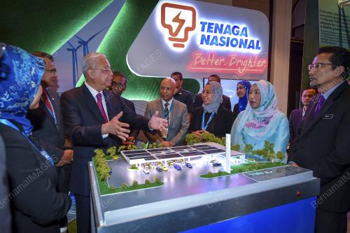 DATUK SERI ISMAIL SABRI YAAKOB