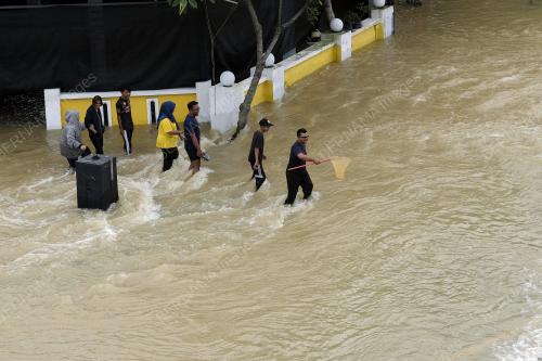 BANJIR DI DENGKIL