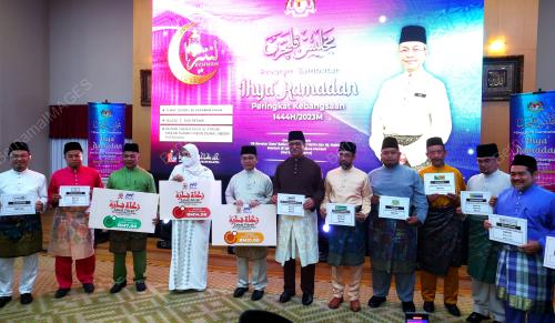 SENATOR DATUK DR MOHD NA'IM MOKHTAR
