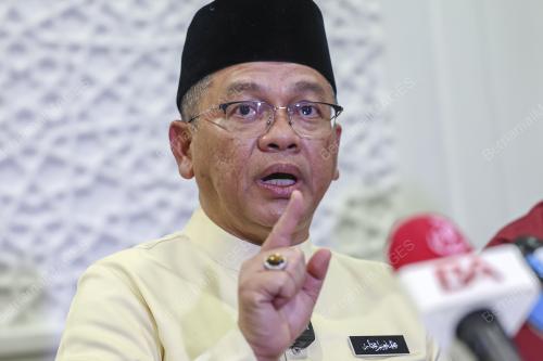 DATUK DR MOHD NA`IM MOKHTAR